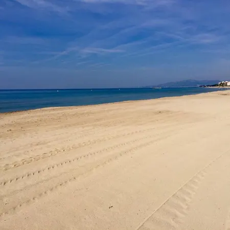 By The Sea Apartman Salou